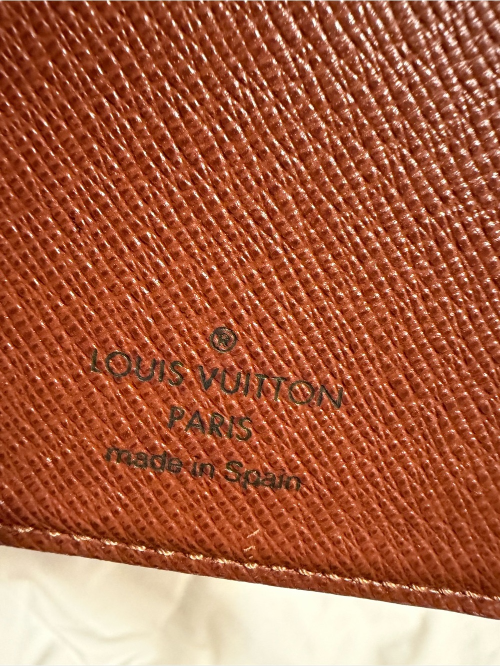 Louis Vuitton Monogram Agenda Cover in Brown and Gold - Picture 4 of 13